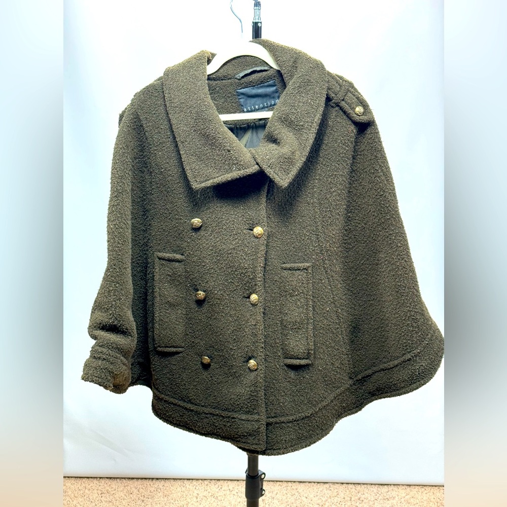 Women’s Attention size S sleeveless circle shawl coat
